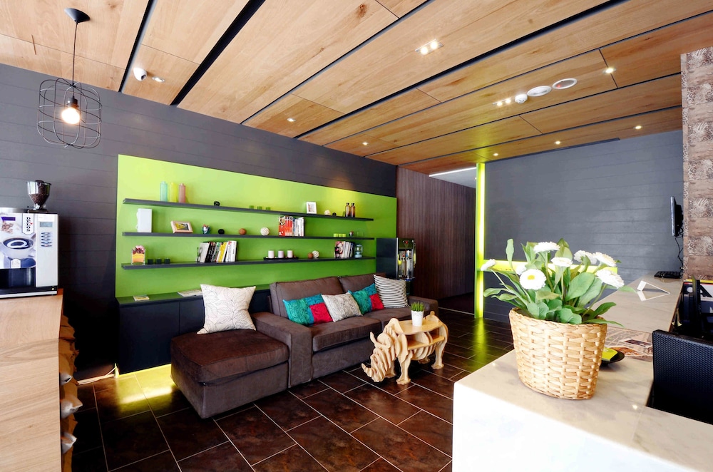 Ark Hotel 4/45