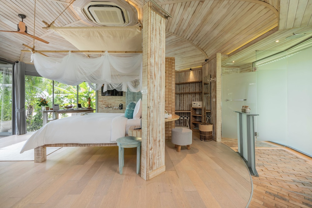 Beachfront Pool Villa