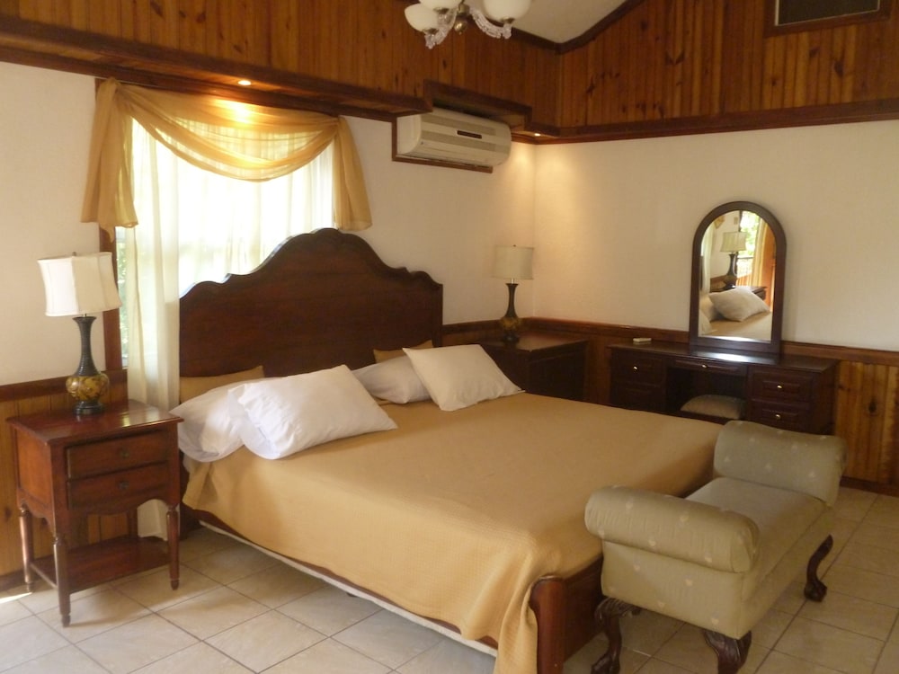 Foster's West Bay Resort 20/69