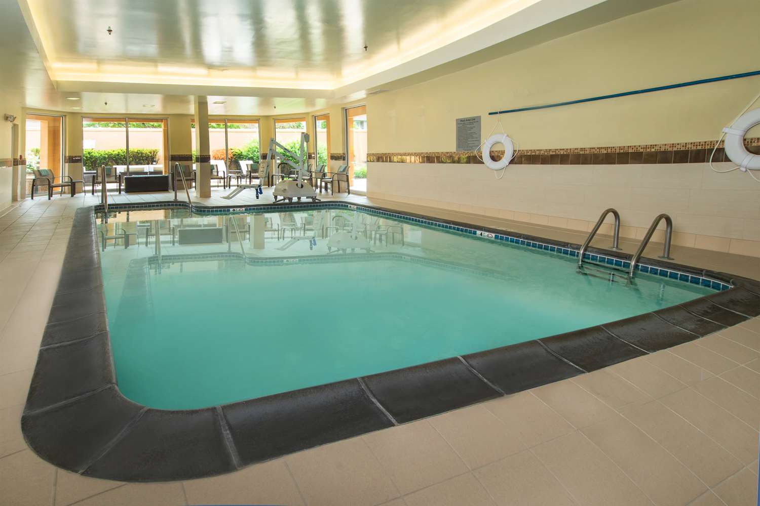 Comfort Inn & Suites Bethlehem Lehigh Valley Airport 2/15