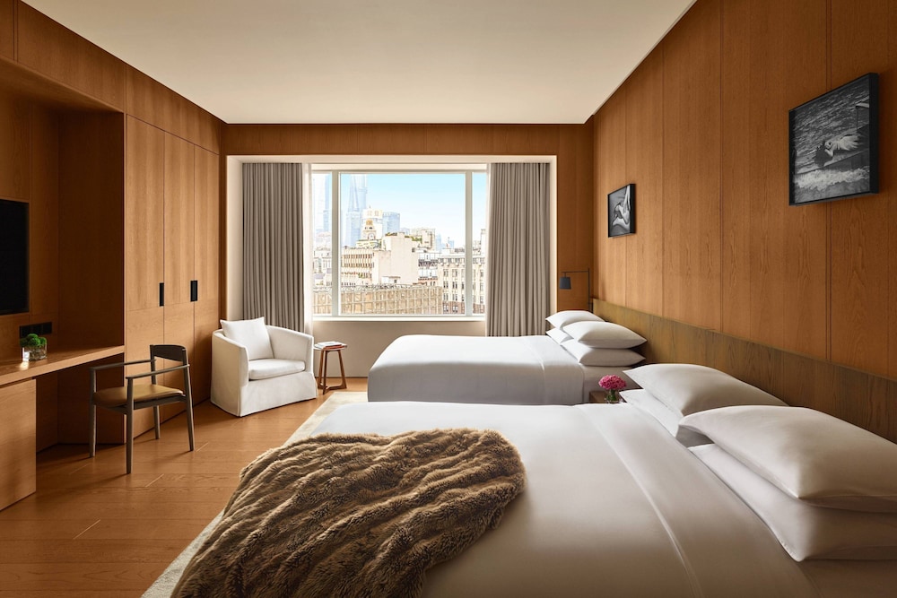 Room, 2 Queen Beds, Pearl Tower View