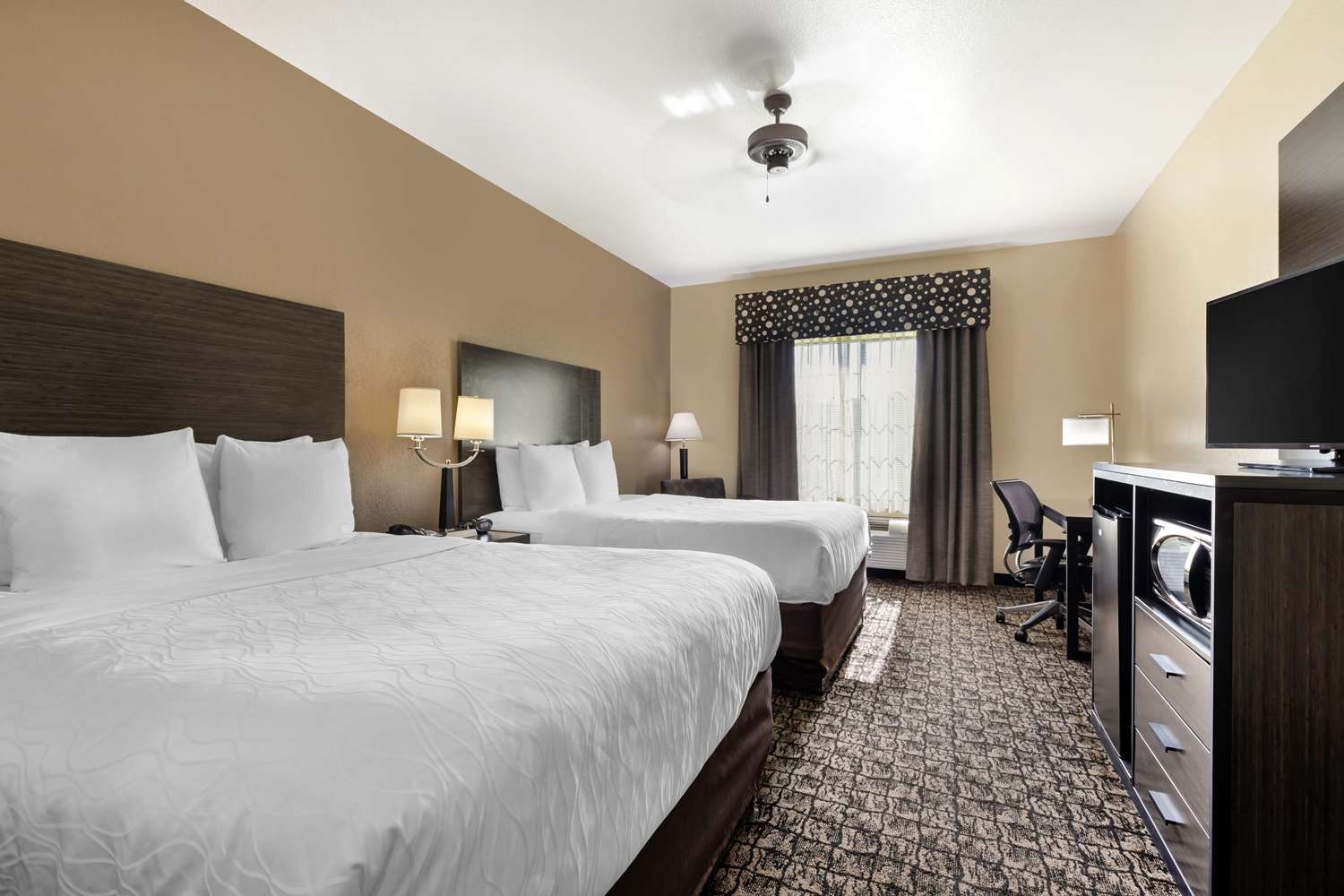 Room, 2 Queen Beds, Bathtub, Accessible
