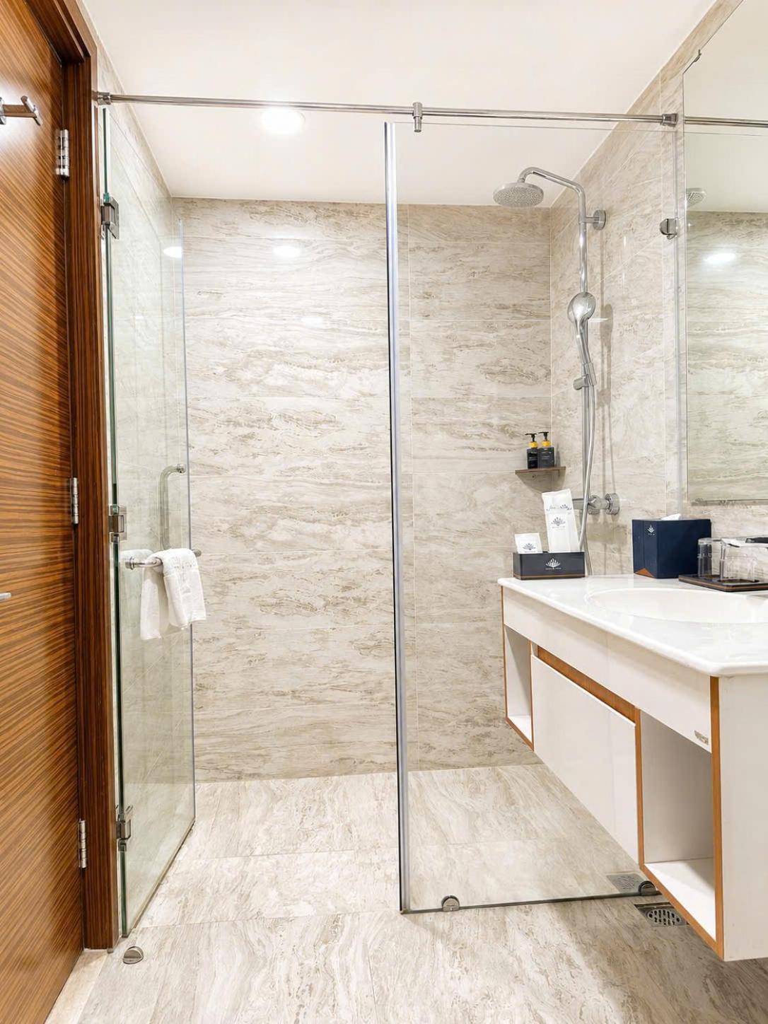 غرفة عائلية بسريرين كوين، QUEEN ANN HOTEL 7/8