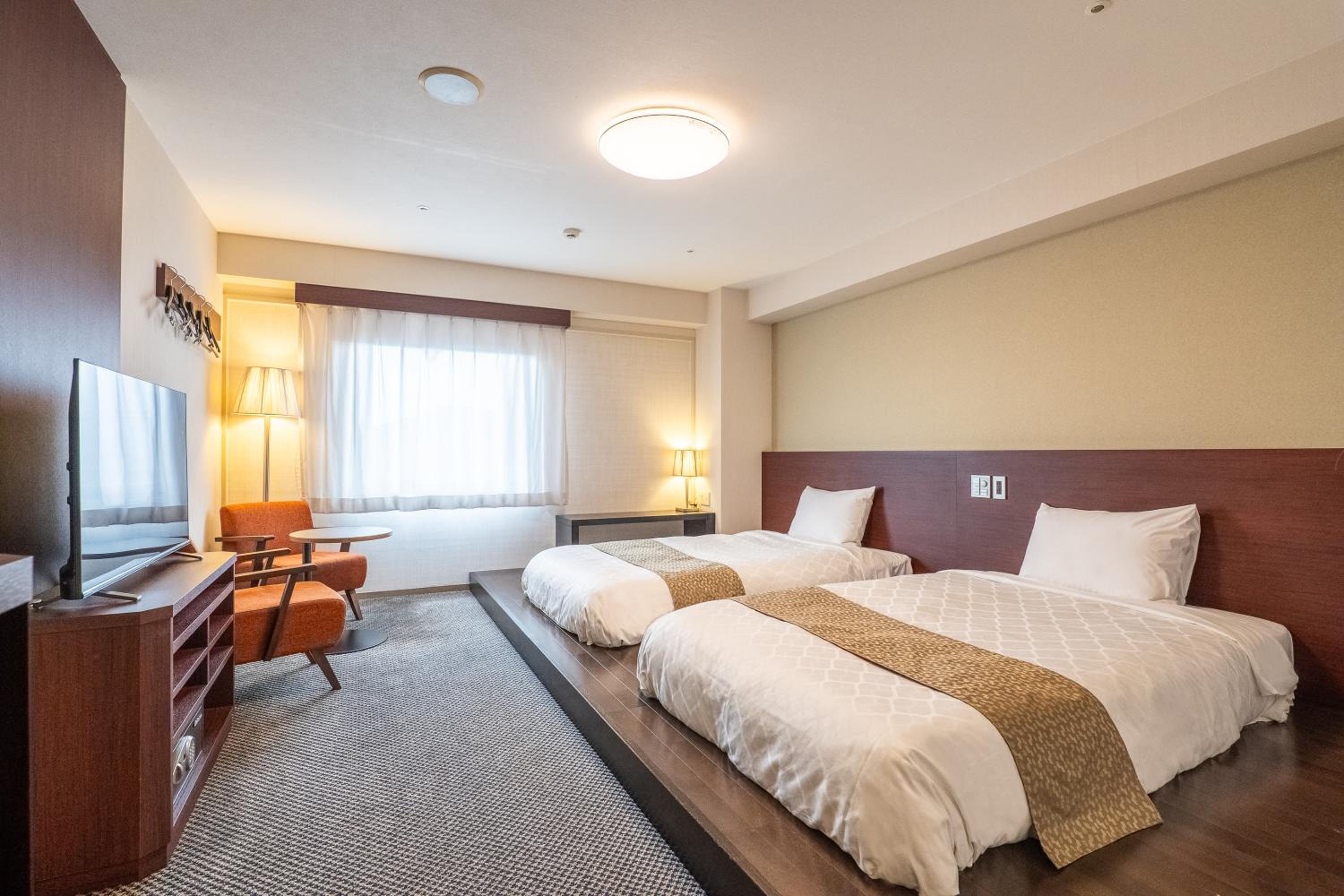 ROOM, TWIN BEDS