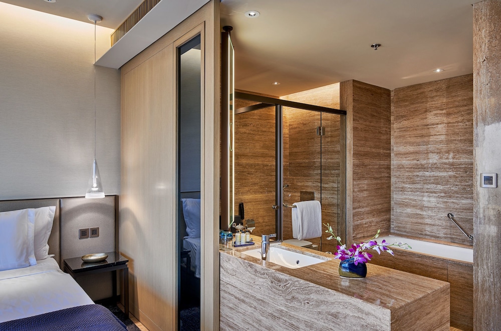 The Den Bengaluru, LXR Hotels & Resorts 50/50