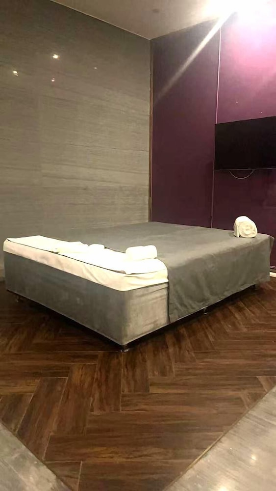 Royal Garden Hotel Shanghai 30/50
