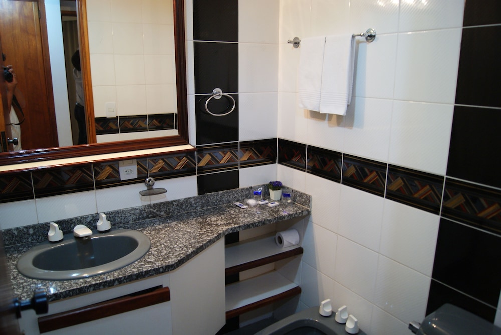 L HIRONDELLE APART HOTEL 30/32