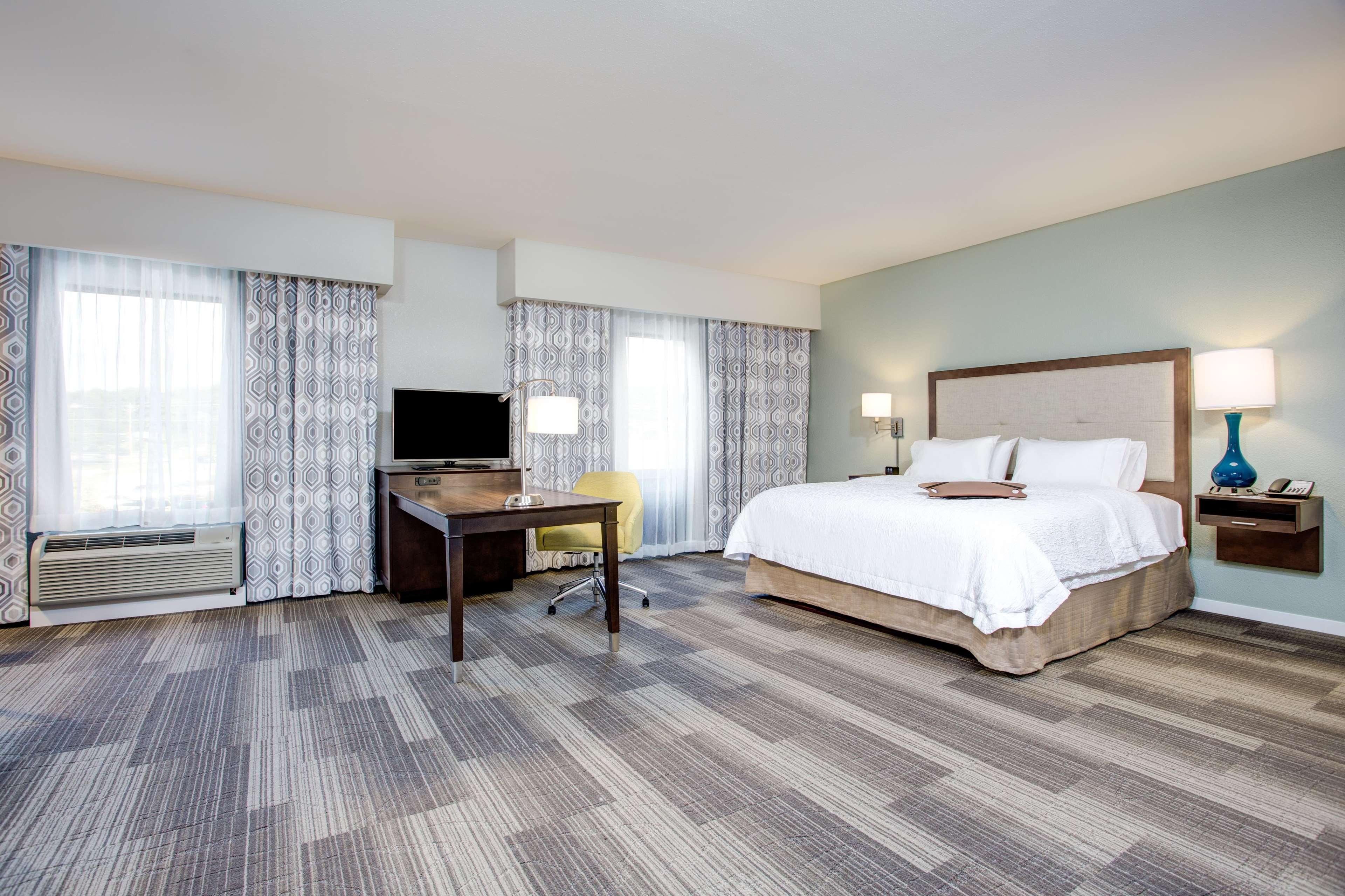STUDIO, KING BED, SOFA, ACCESSIBLE