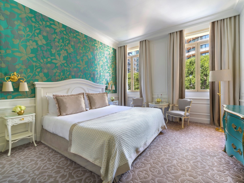 Deluxe, King Bed, City or Courtyard View