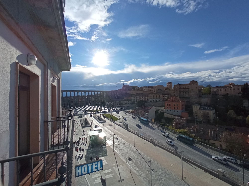 Hotel ELE Acueducto 35/57