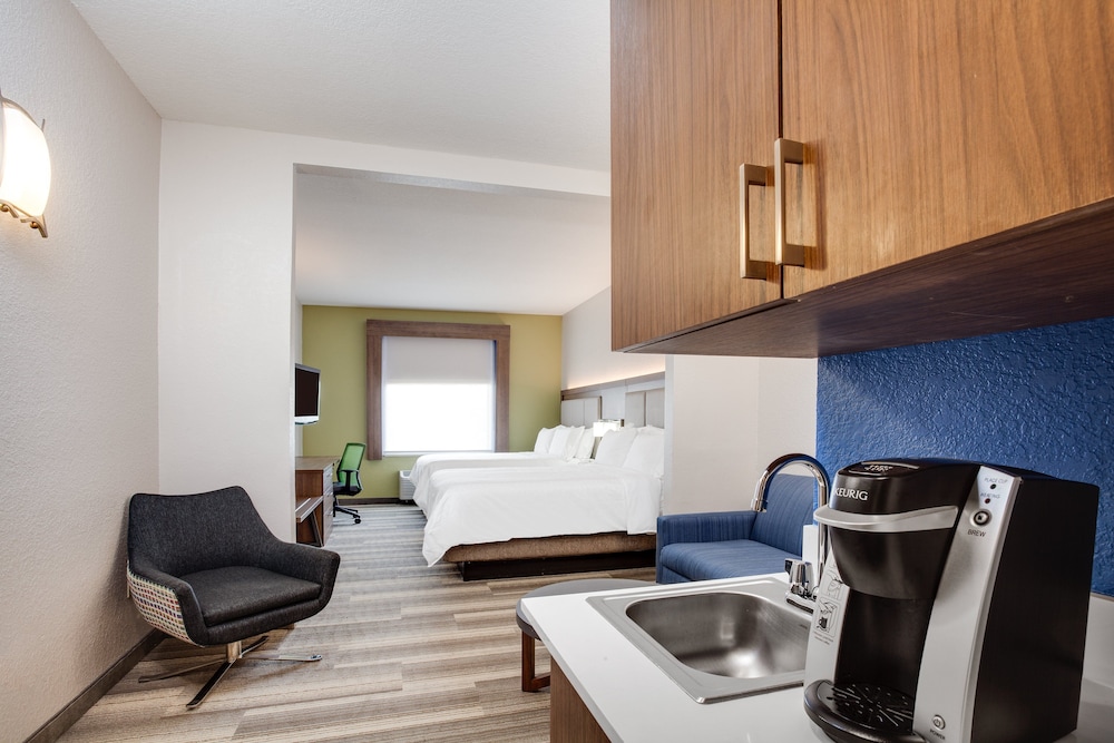 Holiday Inn Express Hotel Suites Clewiston 42/46