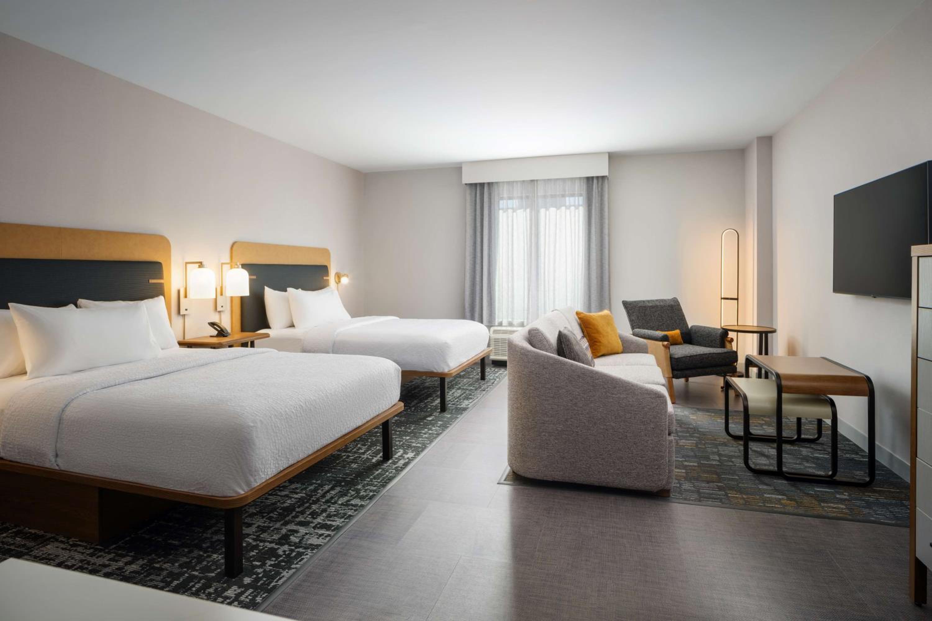 استوديو بسريرين كوين بحوض استحمام لذوي الإعاقة، Homewood Suites by Hilton Raleigh Downtown 2/3