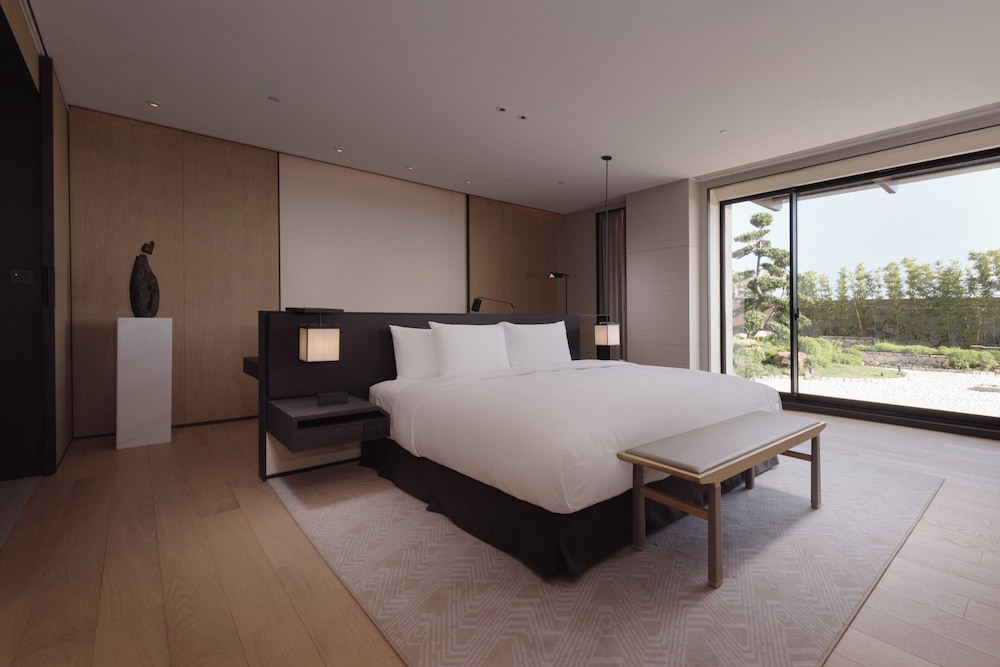Garden, Suite, King Bed