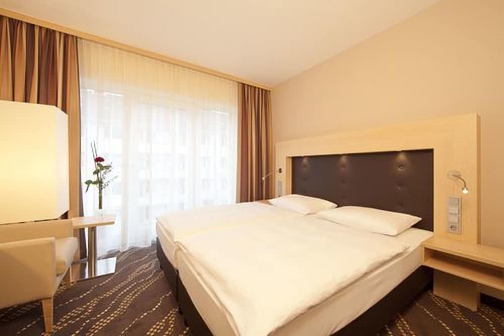 STANDARD, DOUBLE BED, COURTYARD AREA