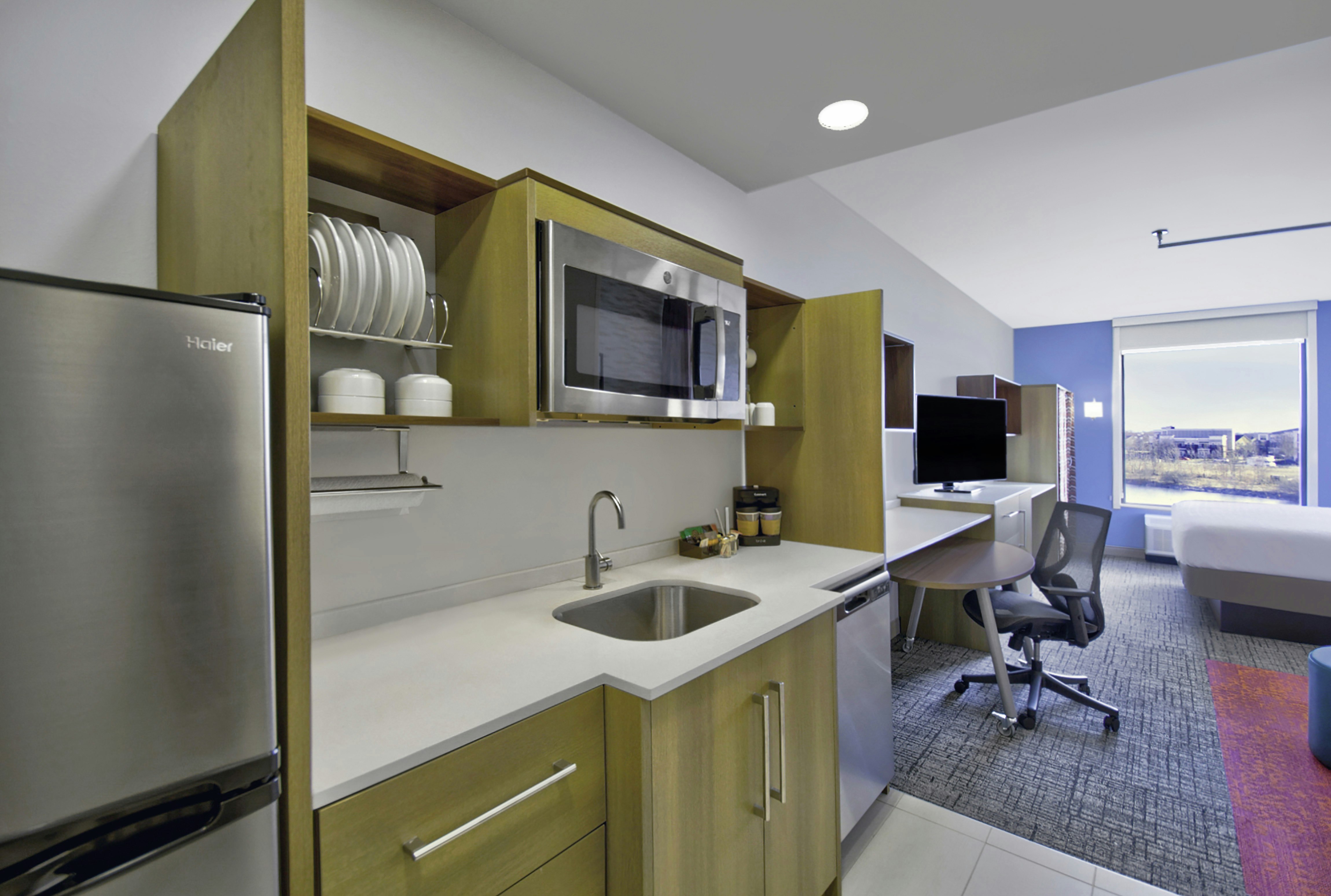 Studio, Suite, King Bed, Water View