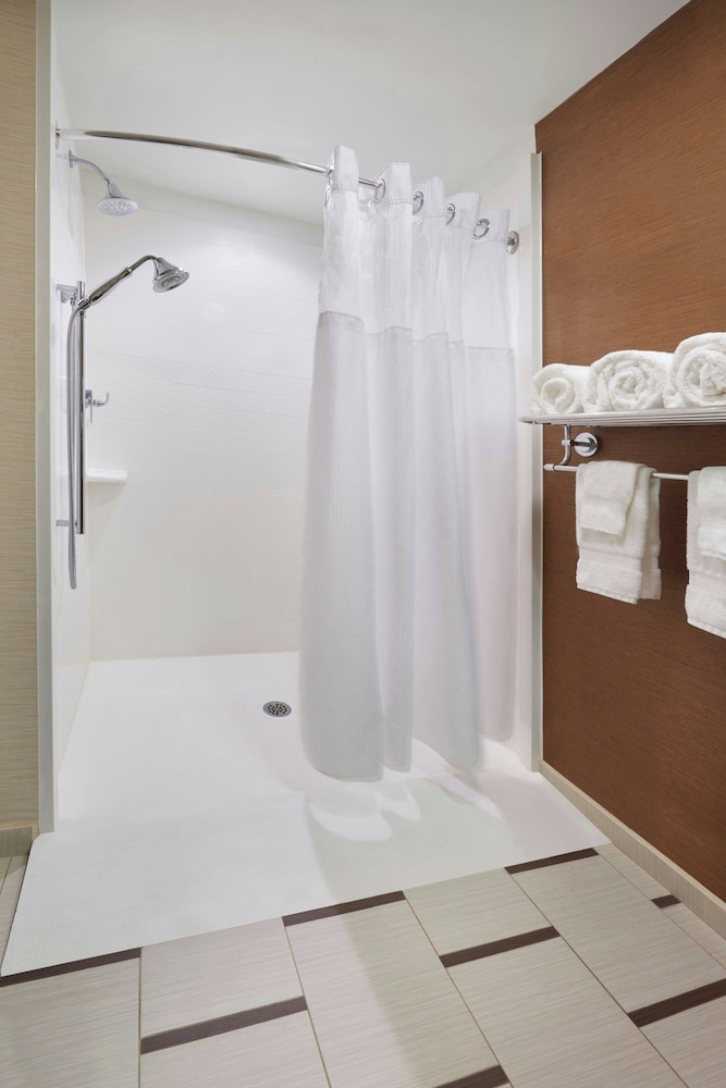 Fairfield Inn and Suites Barrie 28/28