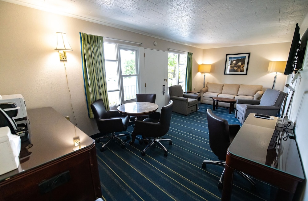 Days Inn by Wyndham Bar Harbor 38/53