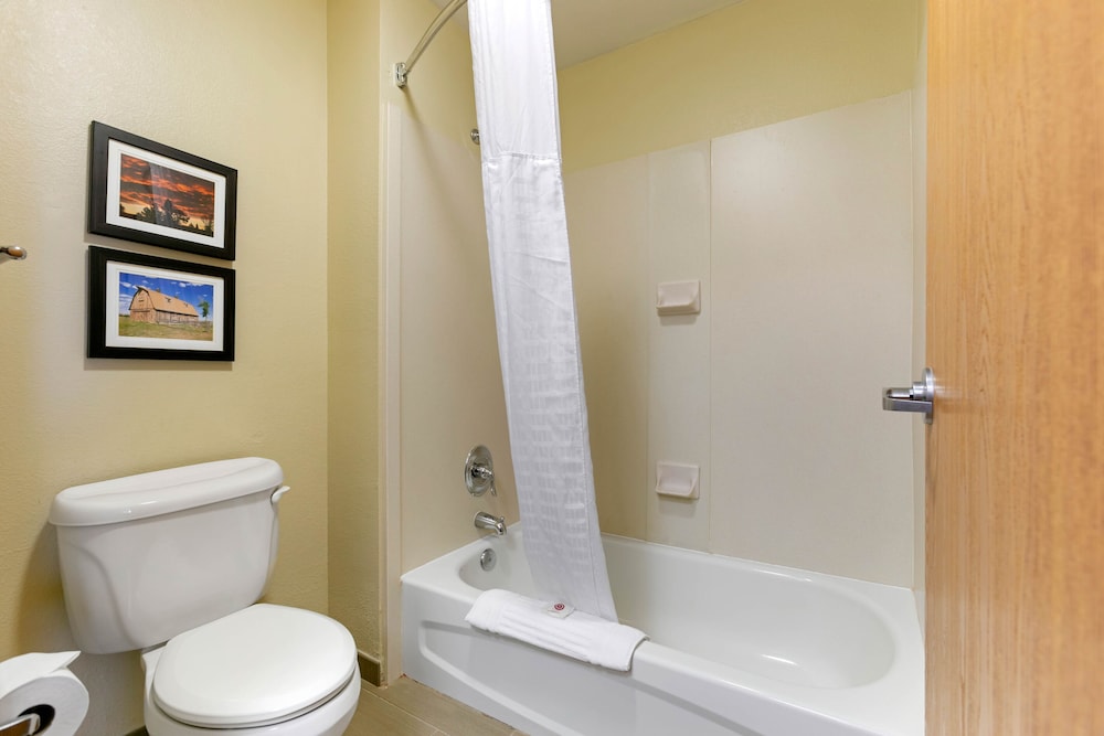 Comfort Inn & Suites Near University Of Wyoming 12/40