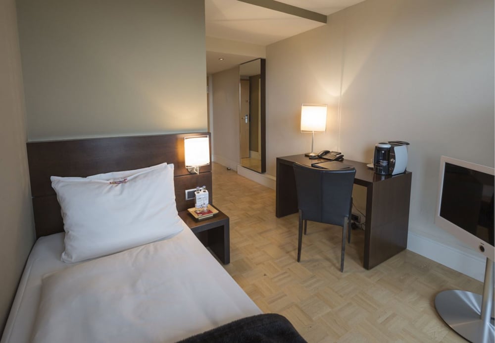 ALTERA HOTEL 9/33