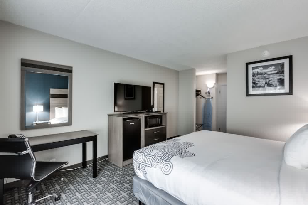 Days Inn & Suites by Wyndham Spokane 9/23