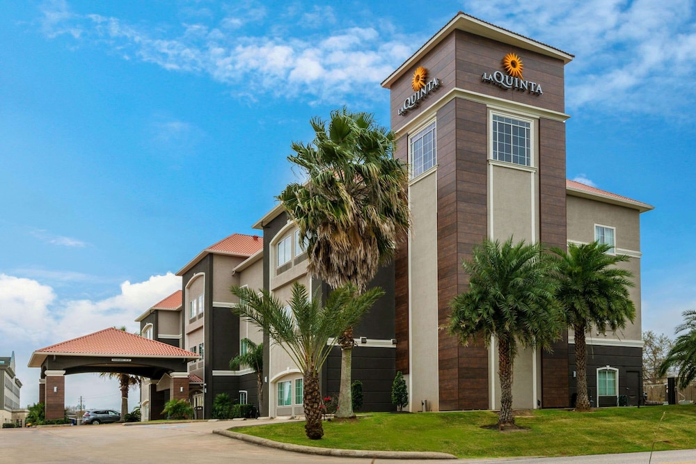 La Quinta Inn & Suites by Wyndham Alvin 1/55
