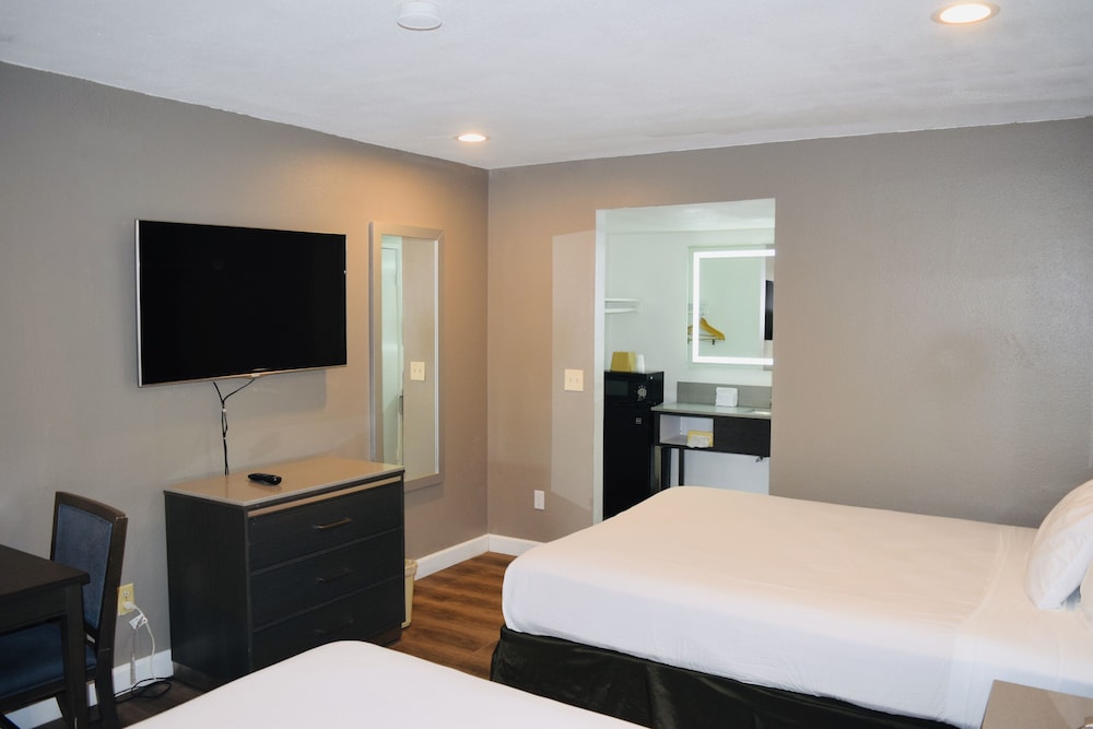 Hotel Milagro (ex Highway Inn Chula Vista) 18/25