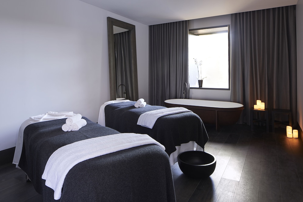 Brassey Hotel 20/36