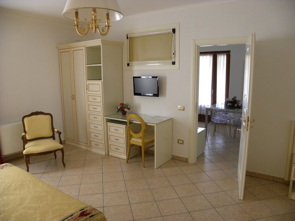 Hotel Ristorante Borgo La Tana 25/50
