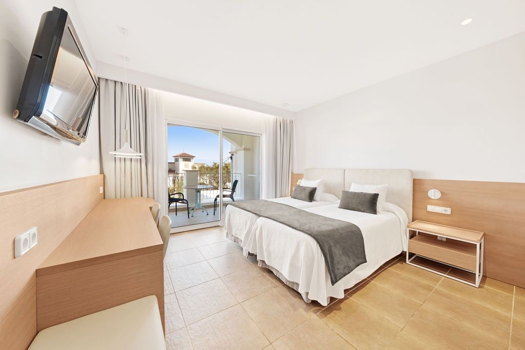 SUPERIOR, DOUBLE BED, SEA VIEW, BALCONY