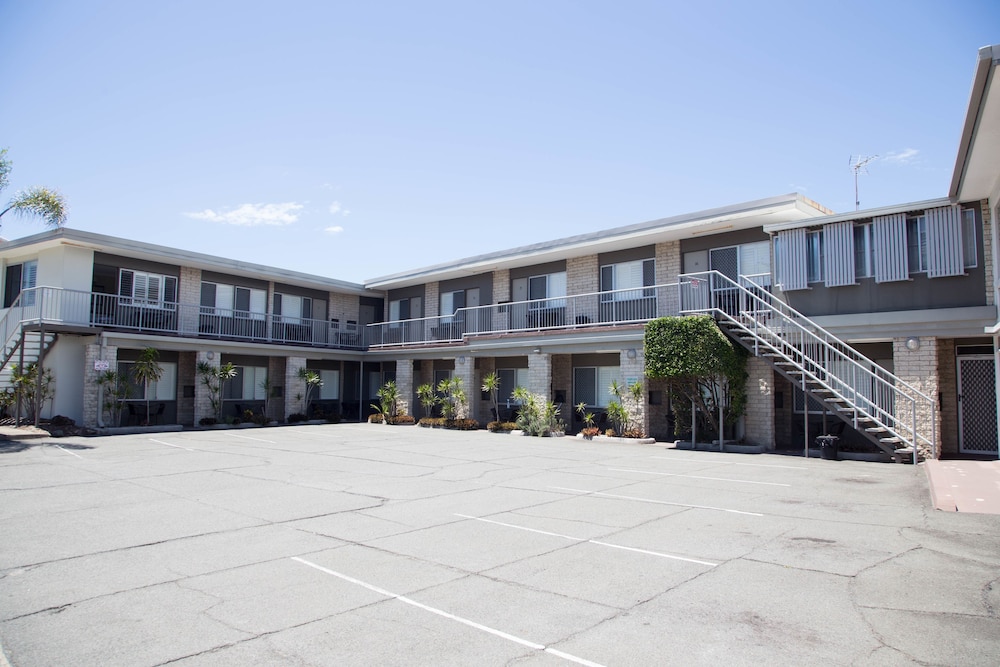 Tropicana Motel 38/50