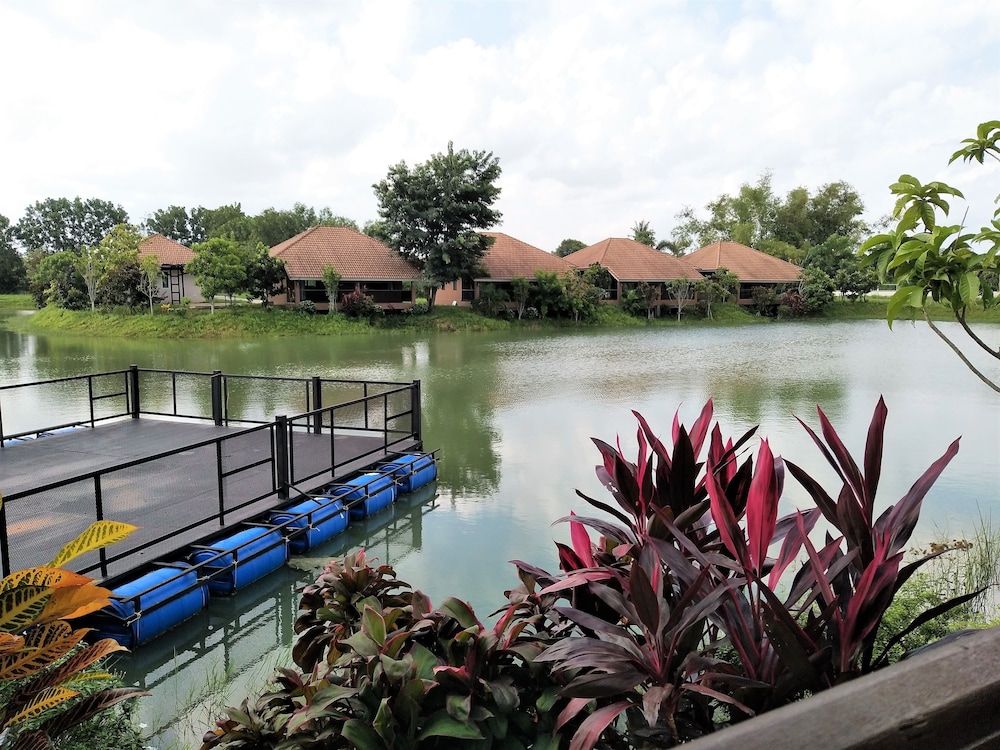 Pirom Lake And Resort 45/50