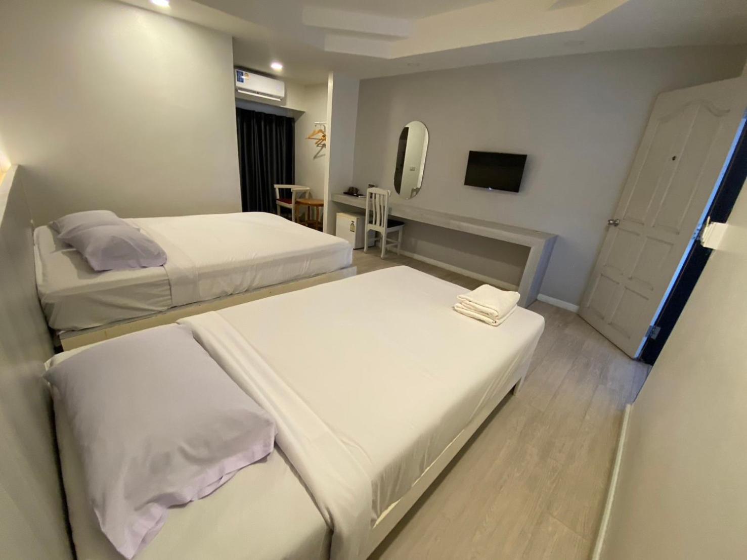 Room, Triple