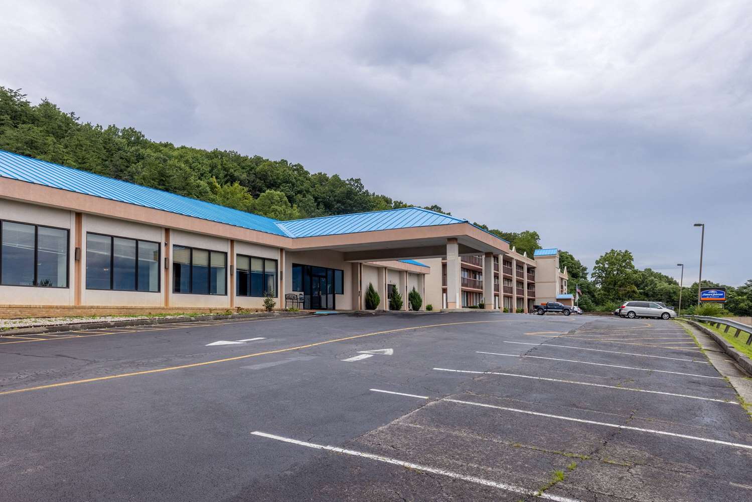 Howard Johnson by Wyndham Salem Hotel & Conference Center 25/30