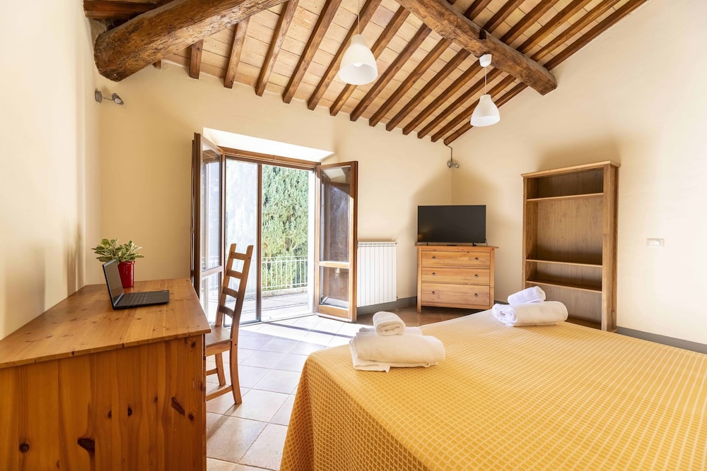 جناح بريميوم بسرير كوين بإطلالة على الحديقة بشرفة مع أريكة، Villa Montarioso 3/4