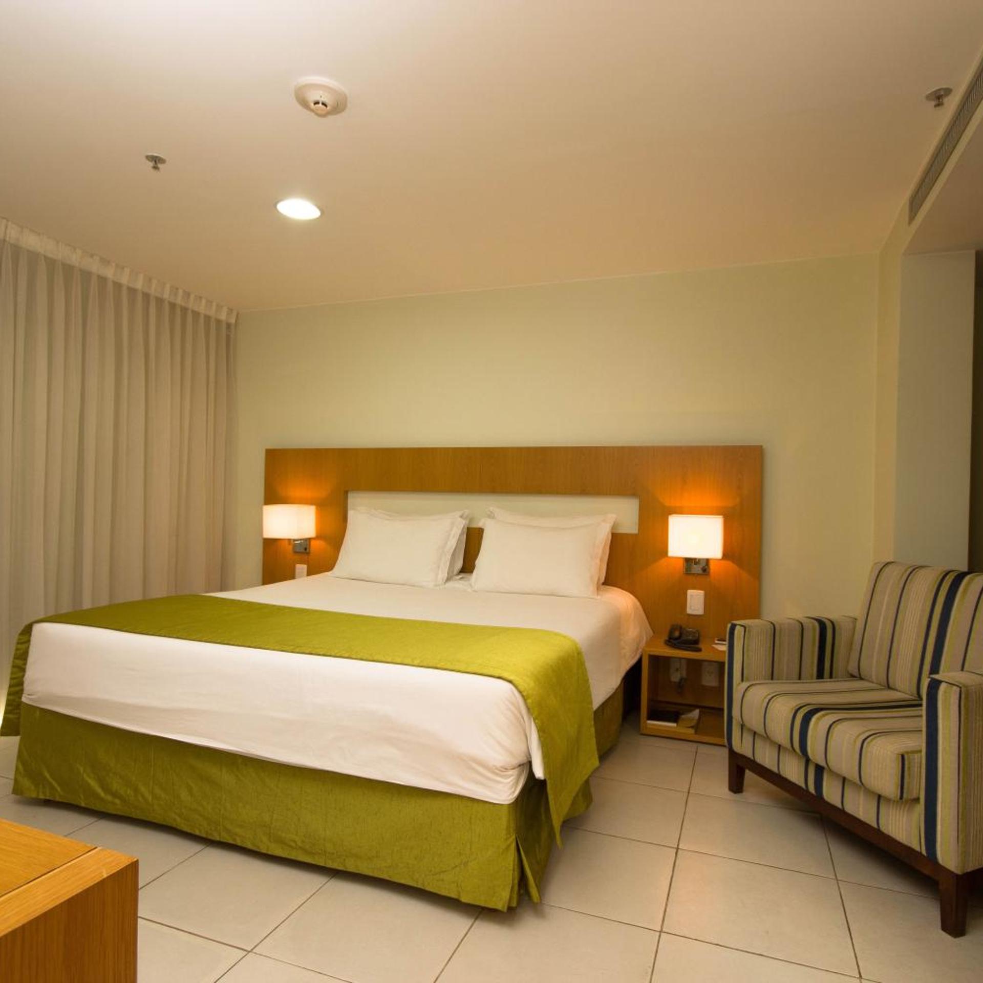 NAOUM HOTEL 6/25