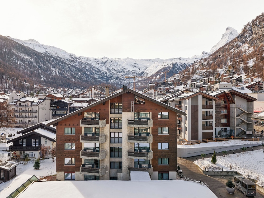 Ambassador Zermatt 3/50