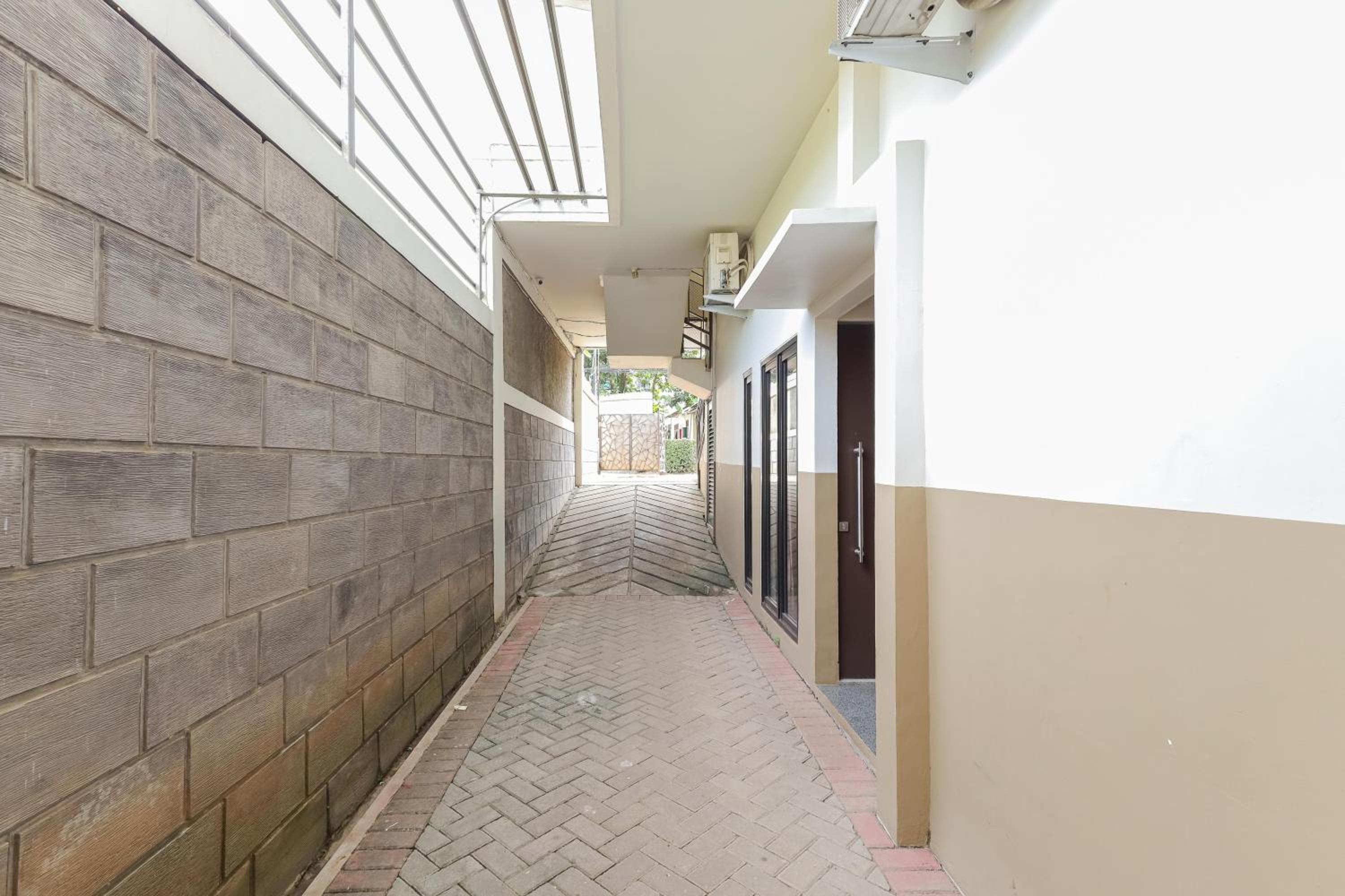 RedDoorz Syariah near Green Park Jatiwarna 43/50