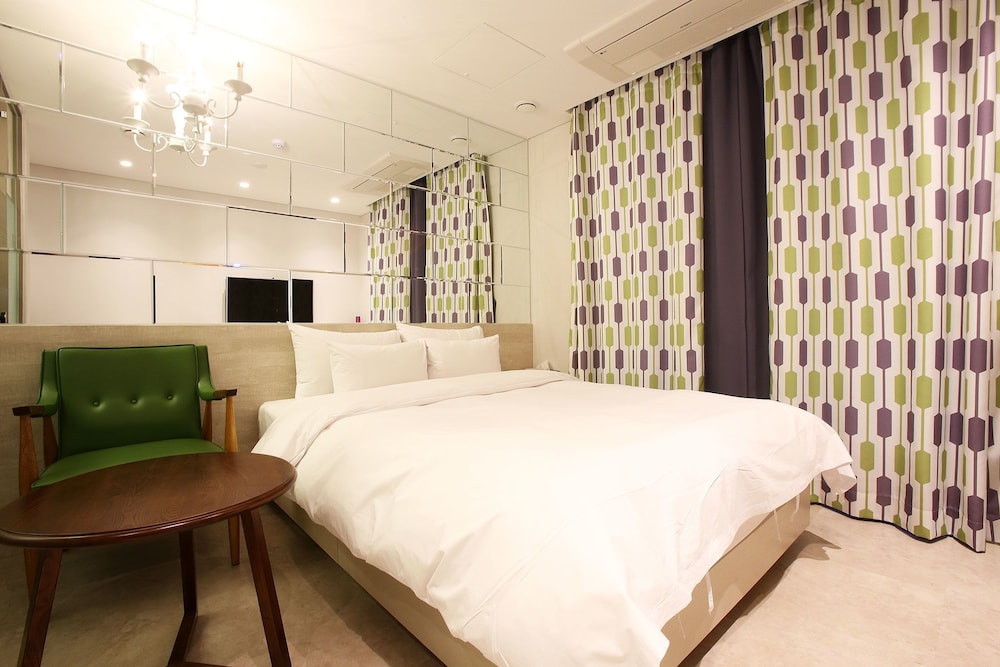 STANDARD, DOUBLE BED