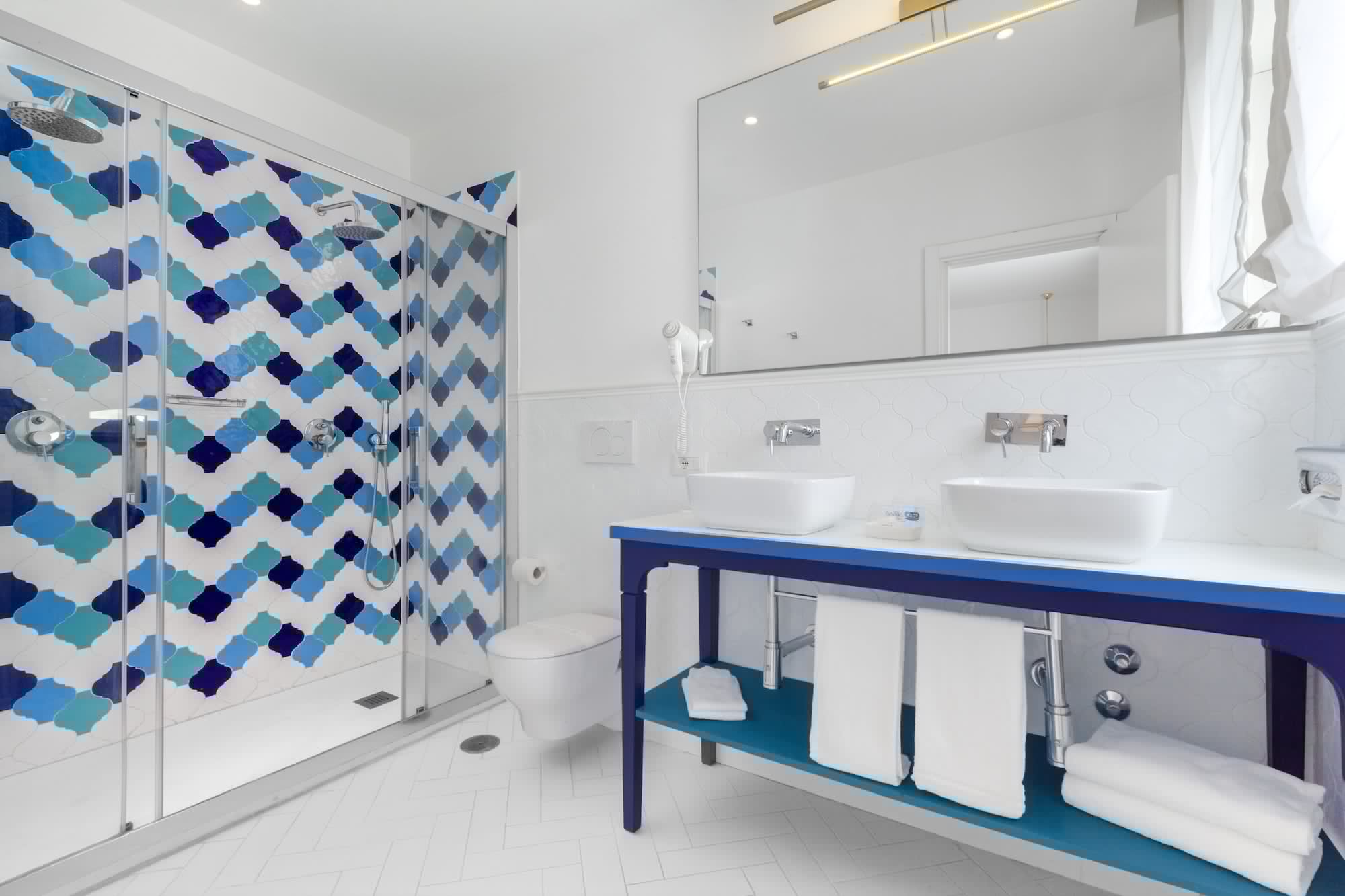 Design, Queen Bed, Annex