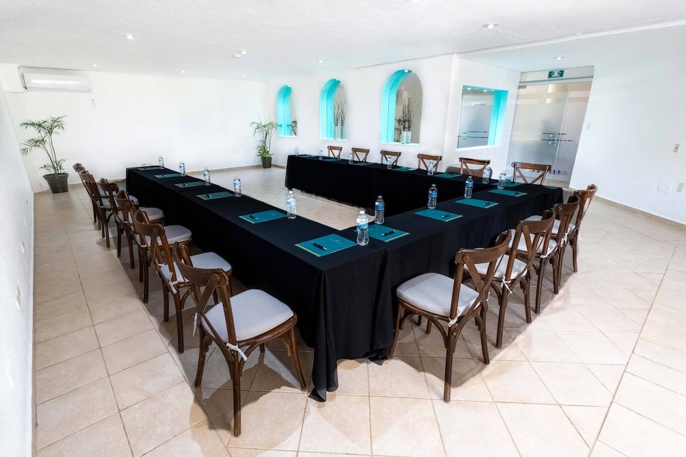 Aquamarina Beach Hotel Cancun 47/63