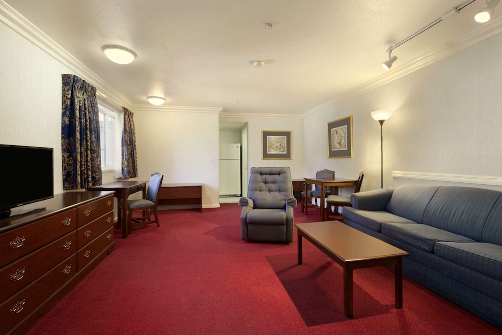 Travelodge by Wyndham Redding CA 18/25