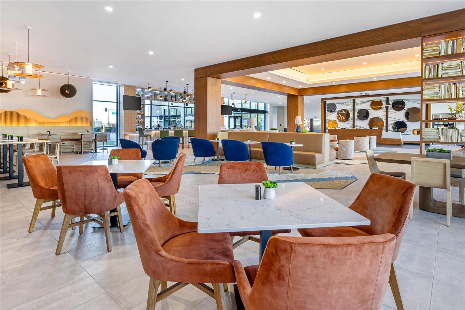 Cambria Hotel Burbank Airport 26/26