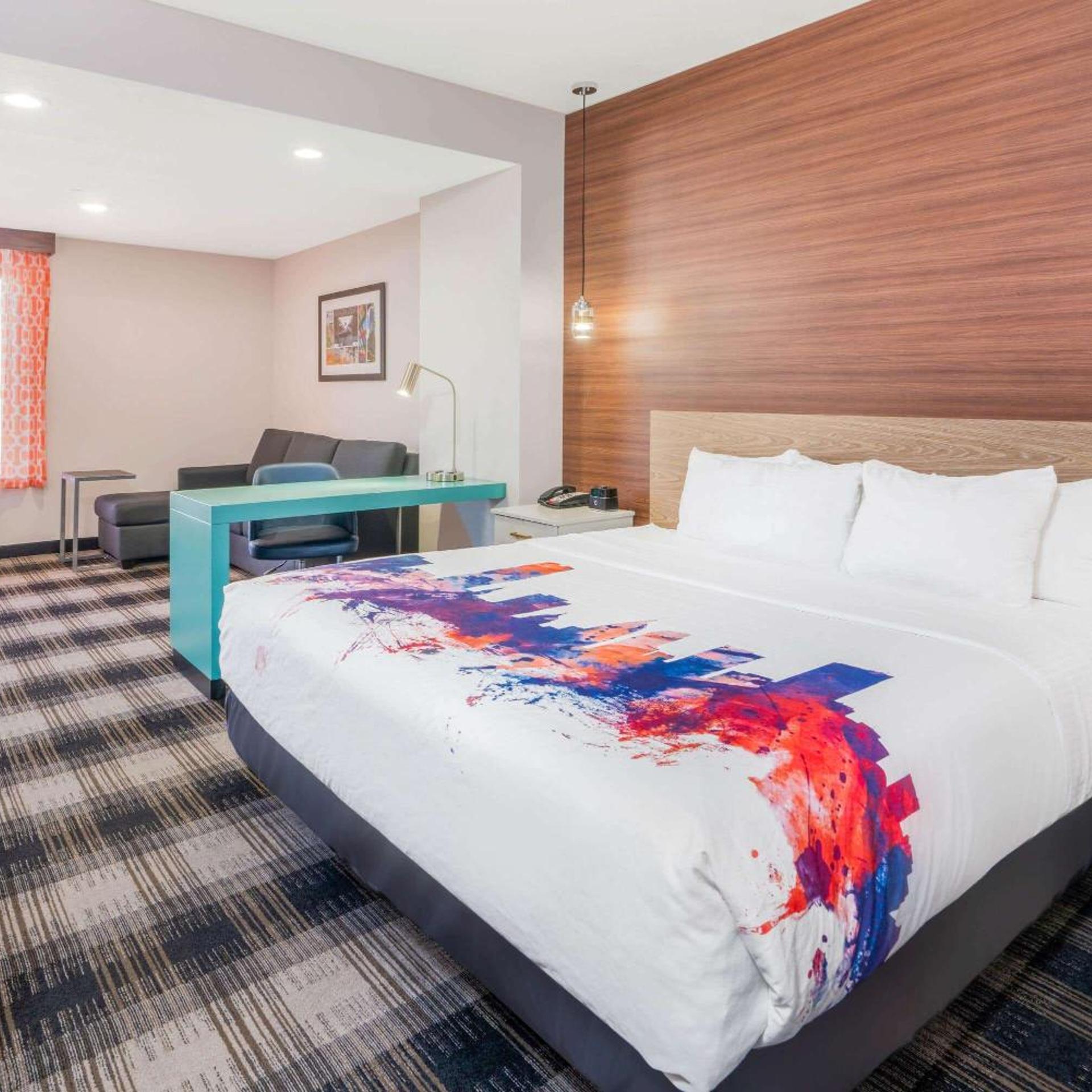 DELUXE, STUDIO, SUITE, KING BED