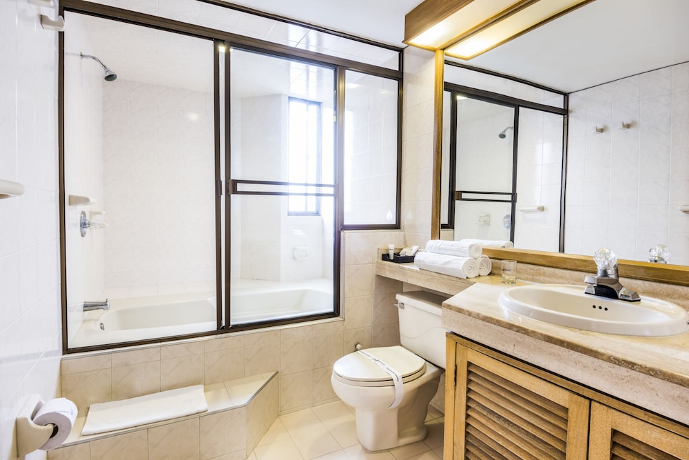 Travelers Apartamentos Y Suites Fontana Plaza 11/47