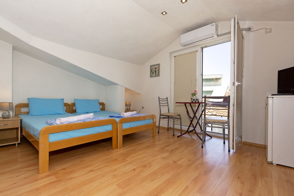 Bogdanovski Studios & Guest Rooms 10/47