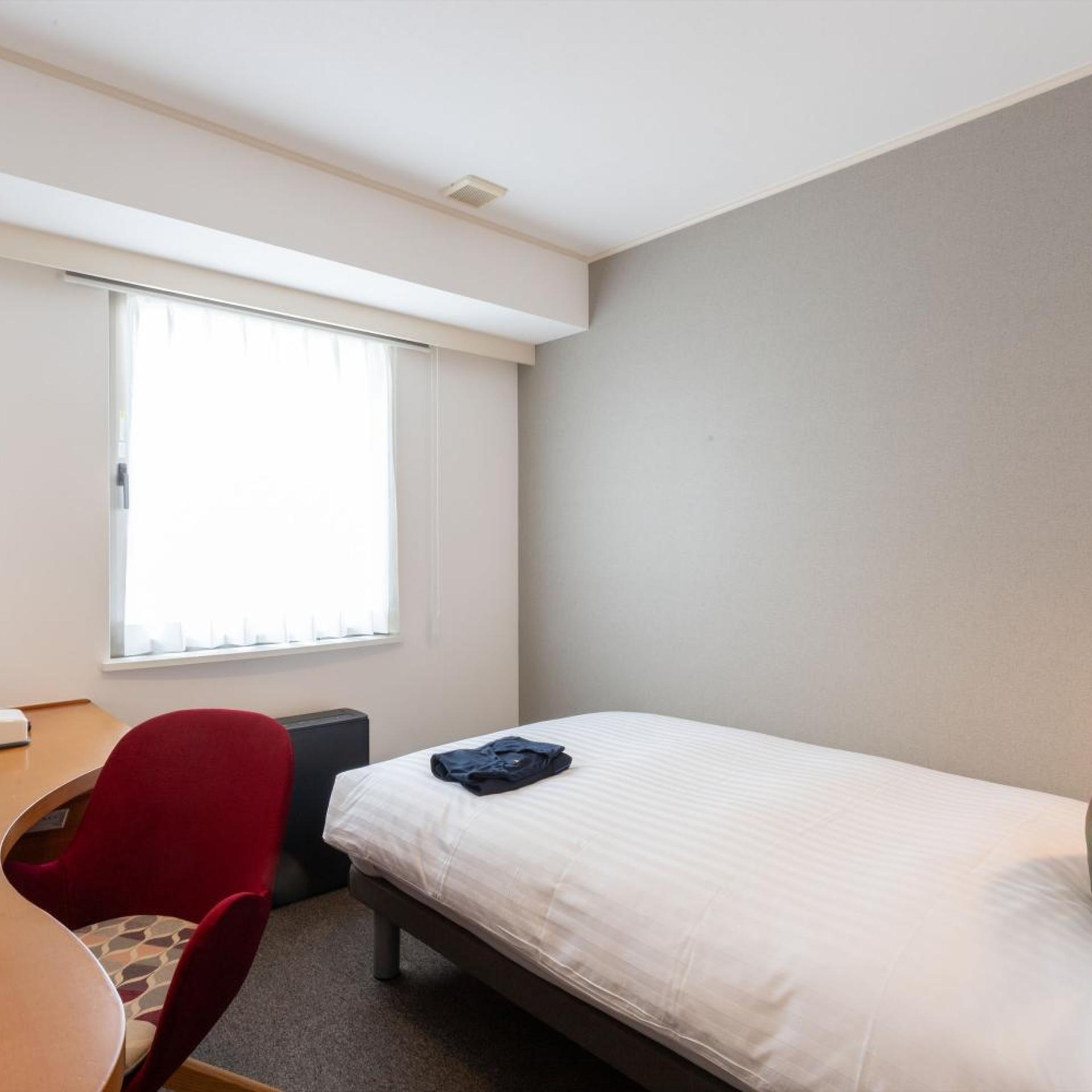 Female Dorm, Single