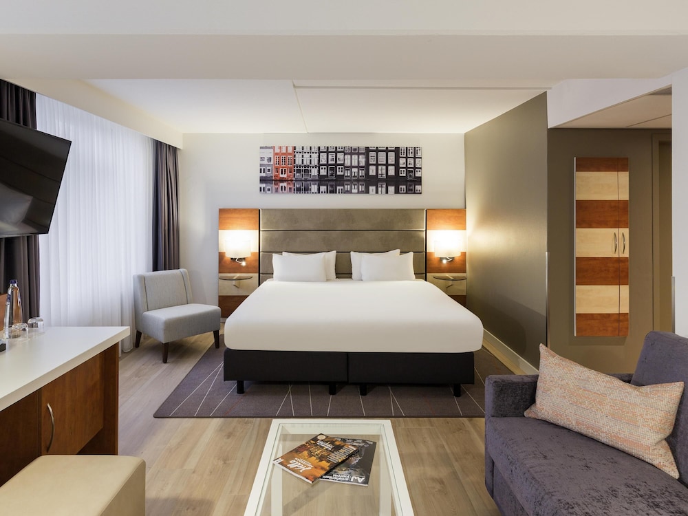 SUPERIOR, KING BED, SOFA