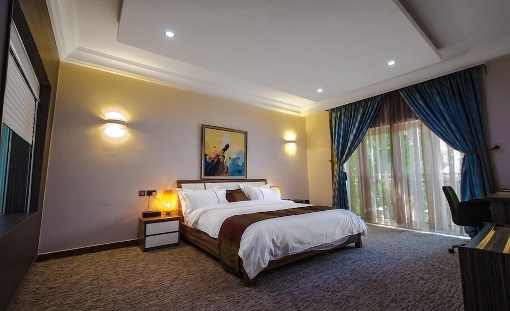 Grand Hyatt Hotels 15/50