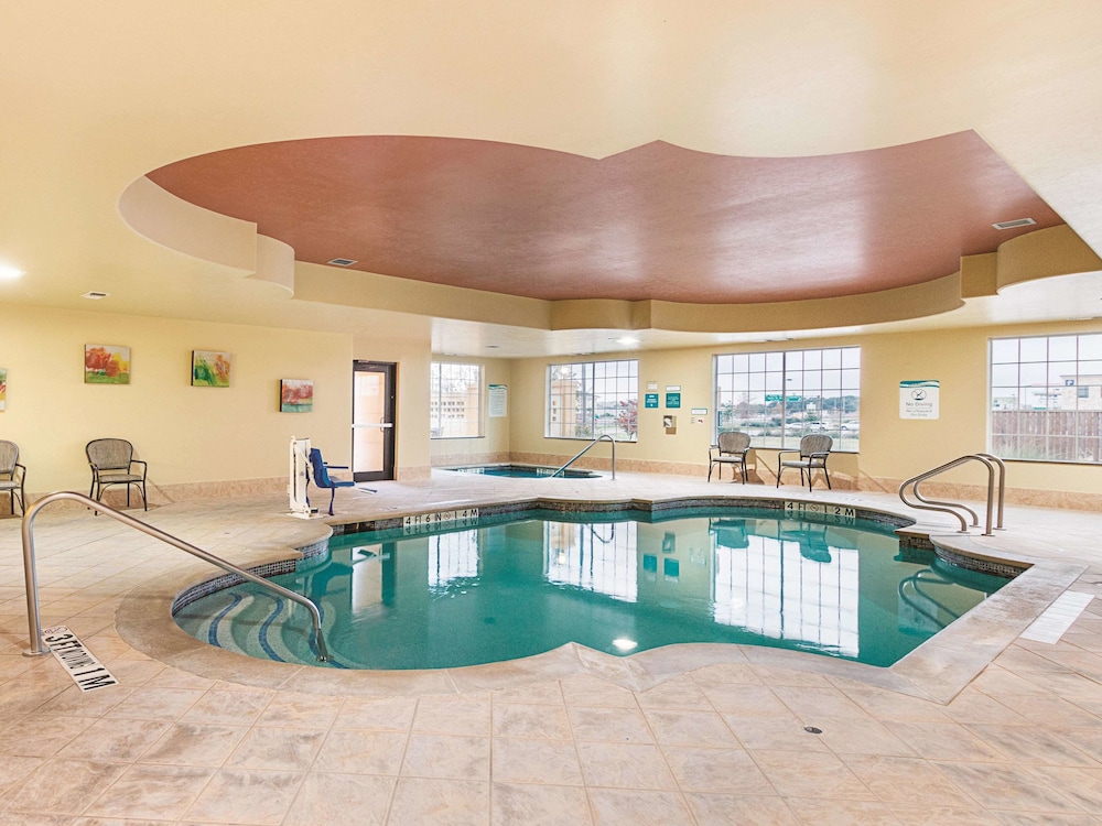 La Quinta Inn & Suites by Wyndham Woodway - Waco South 1/47