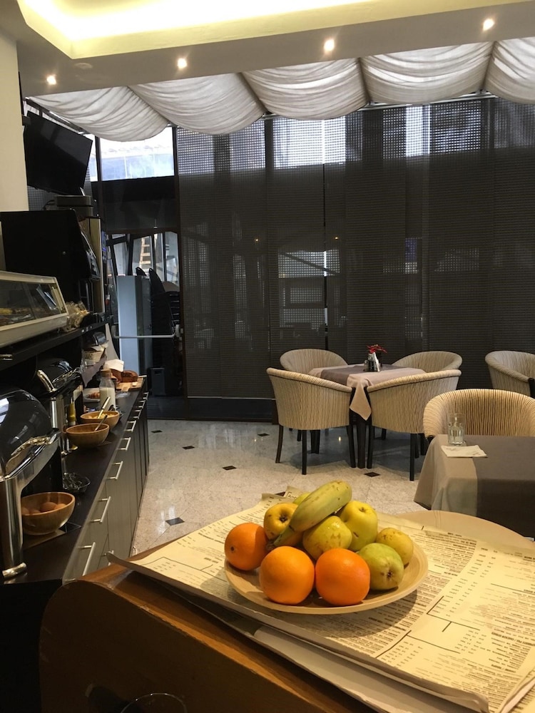 Ambiance Hotel 25/26
